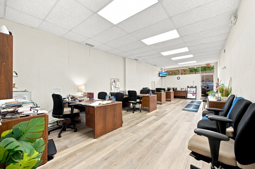 More Photos Of 610-618 NE 124th St, North Miami Office For Sale