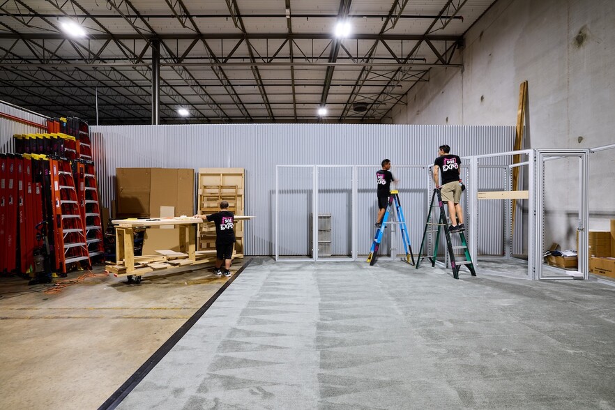 More Photos Of 1255 La Quinta Dr, Orlando Warehouse For Lease