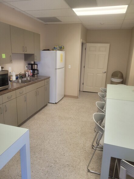 More Photos Of 2810 St Isabel St, Tampa Medical For Lease
