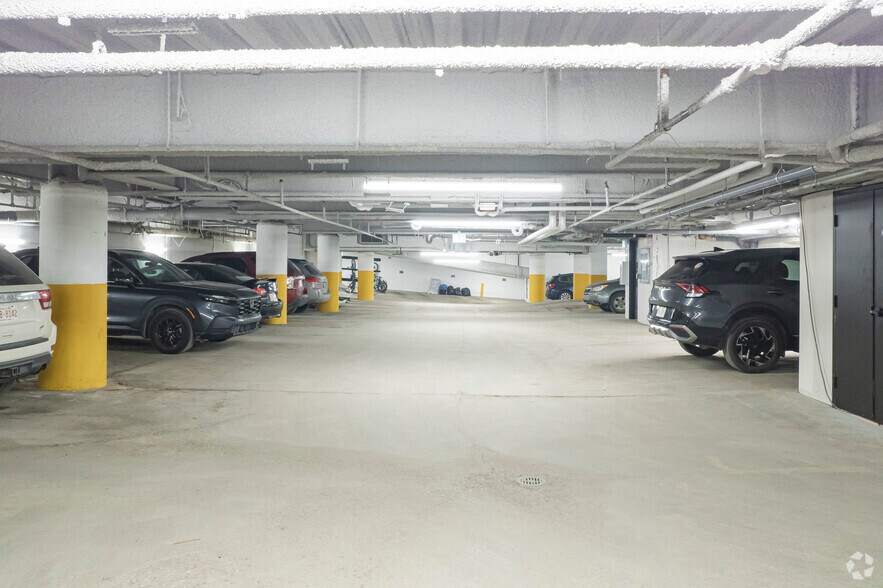 More Photos Of 909 5 Av SW, Calgary Apartments For Lease