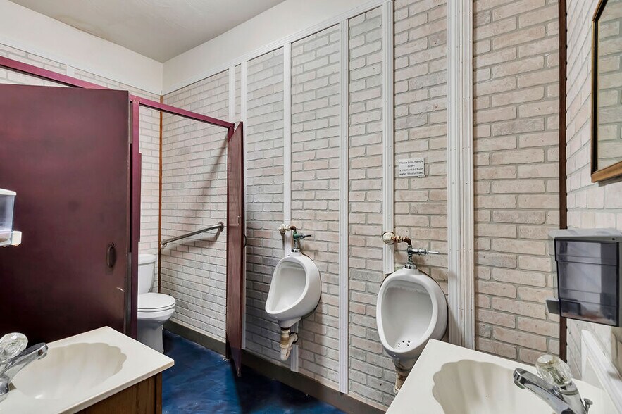 More Photos Of 315 2nd St, Morrow Lodge Meeting Hall For Sale