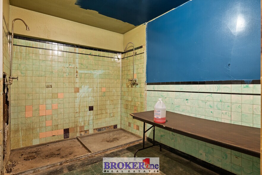 More Photos Of 225 N Wolcott St, Casper Flex For Lease