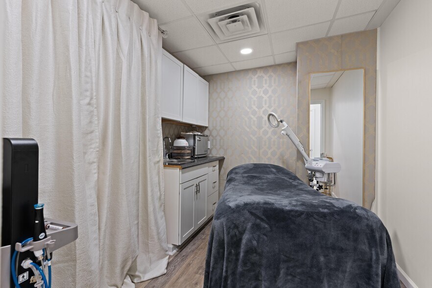 More Photos Of 100-126 Island Professional Park, Saint Simons Island Office For Sale