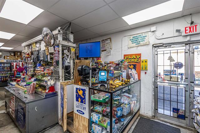 More Photos Of 1719 Lincoln St, Laredo Convenience Store For Sale