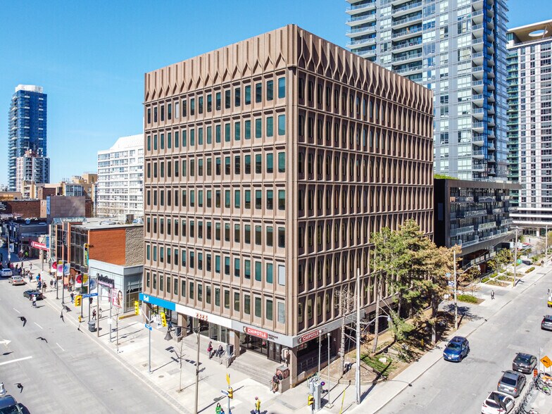 More Photos Of 2323 Yonge St, Toronto Office For Lease