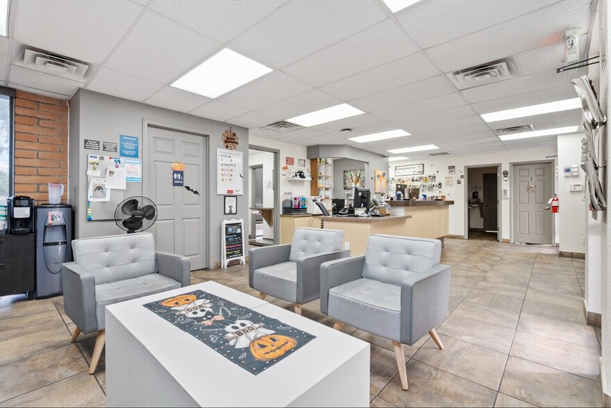 More Photos Of 10380 N Hayden Rd, Scottsdale Veterinarian Kennel For Sale
