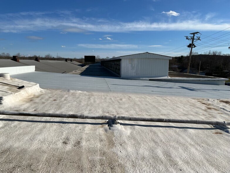 More Photos Of 3901 Camden Ave, Parkersburg Warehouse For Lease
