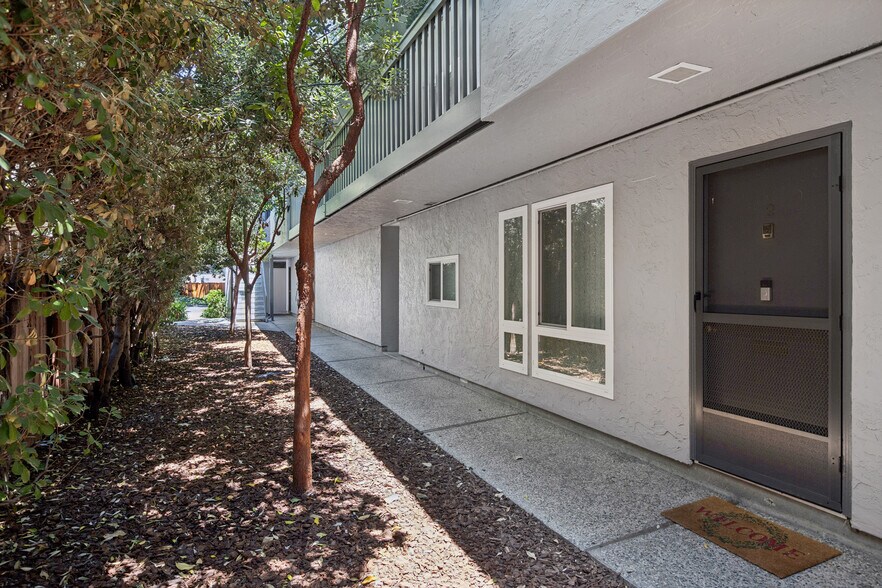 More Photos Of 1411 Oxford St, Redwood City Apartments For Sale