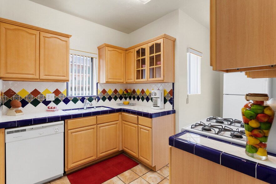 More Photos Of 2623 Ellendale Pl, Los Angeles Apartments For Sale