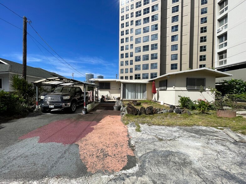 More Photos Of 1077 Kinau St, Honolulu Multifamily For Sale