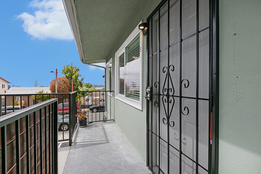 More Photos Of 1415 Marquette St, Oceanside Apartments For Sale
