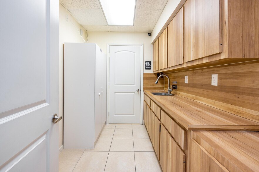 More Photos Of 7480 Fairway Dr, Miami Lakes Medical For Lease