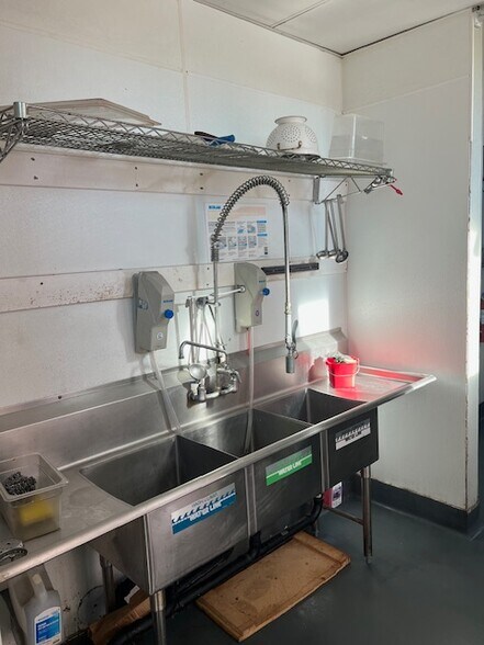 More Photos Of 7451 Foothills Blvd, Roseville General Retail For Lease