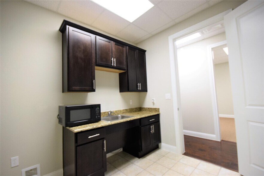 More Photos Of 3900 S Stonebridge Dr, McKinney Medical For Lease