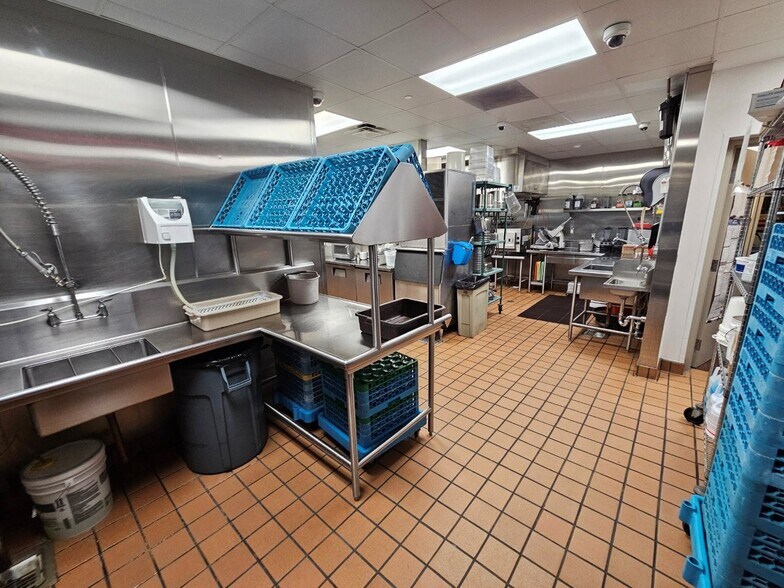 More Photos Of 8442 Parkwood Blvd, Plano Restaurant For Lease