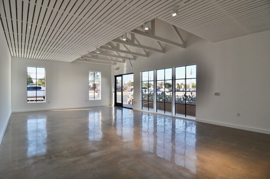 More Photos Of 5609 S Congress Ave, Austin Storefront Retail Office For Lease