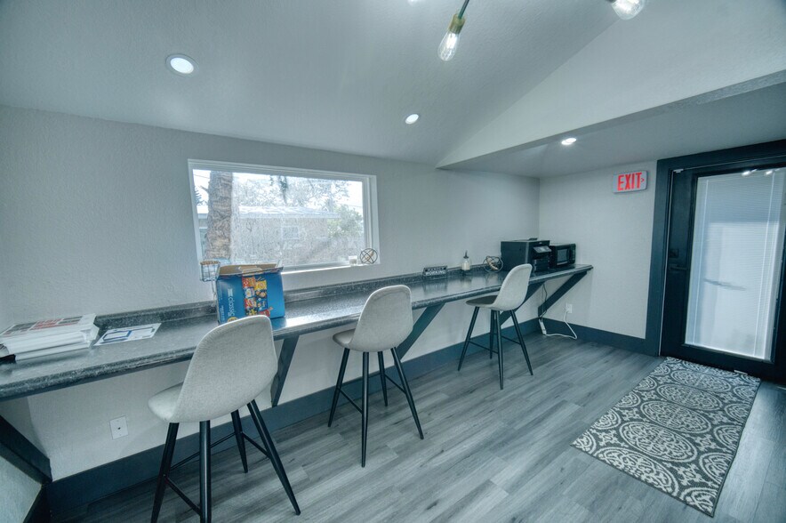 More Photos Of 141-143 Avenue E SW, Winter Haven Office Residential For Lease