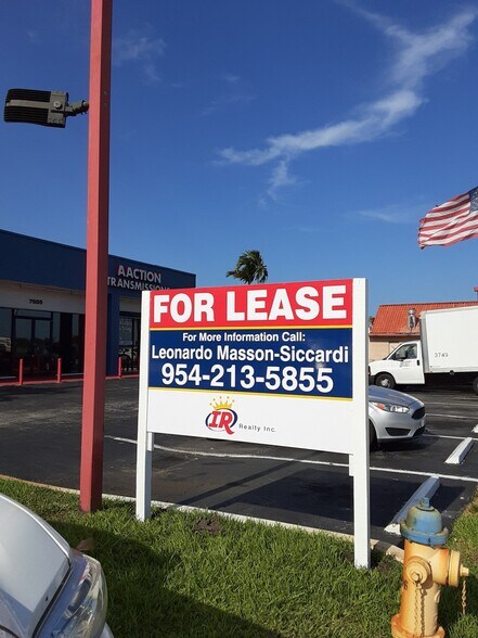 More Photos Of 7685 Pines Blvd, Pembroke Pines Showroom For Lease