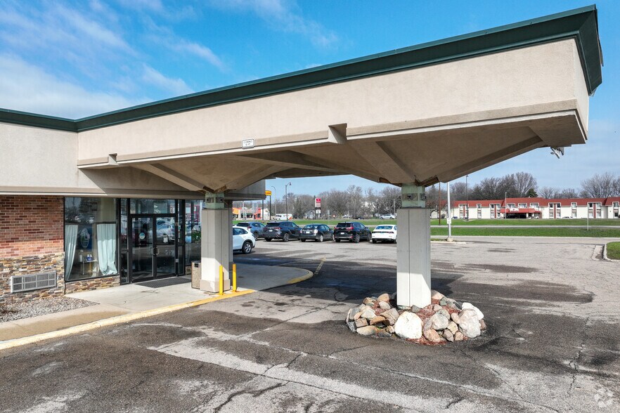 More Photos Of 2306 E Main St, Albert Lea Hospitality For Sale