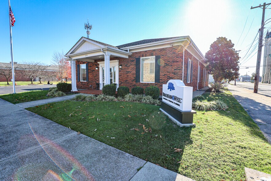 More Photos Of 630 Jefferson St, Paducah Office For Sale