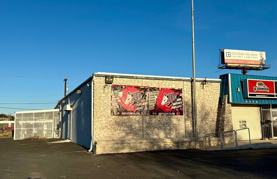 More Photos Of 5607 Kenwick St, San Antonio Showroom For Lease