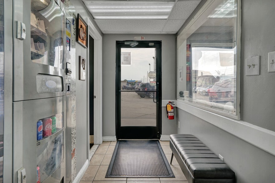 More Photos Of 8146 E 8 Mile Rd, Detroit Auto Dealership For Lease