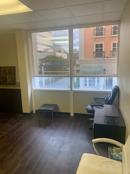 More Photos Of 1549 State St, Sarasota Office For Lease