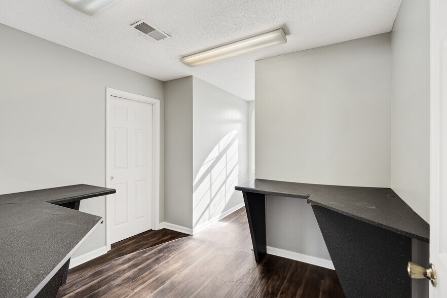 More Photos Of 6920 Oak Forest Dr, Olive Branch Loft Creative Space For Sale