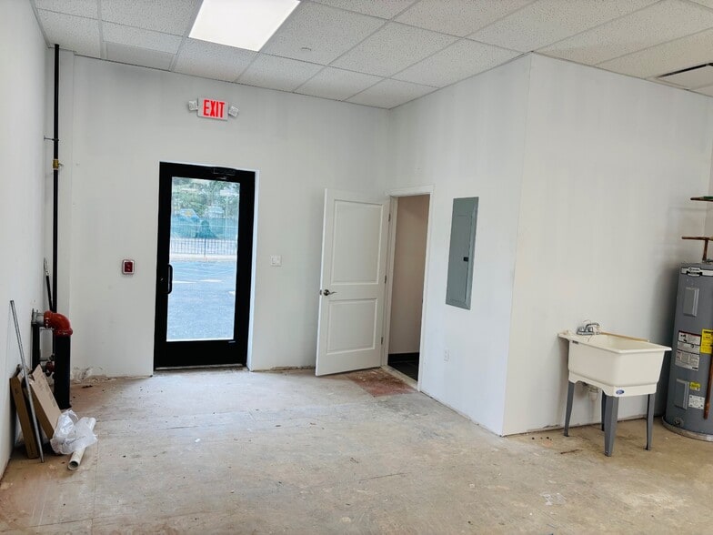 More Photos Of 39 Glen Head Rd, Glen Head Office For Lease