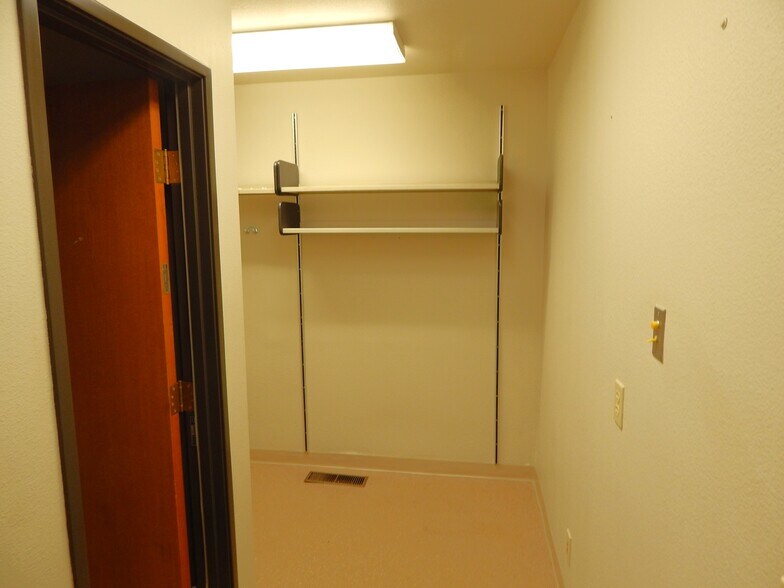More Photos Of 272 Medical Loop, Roseburg Office For Sale