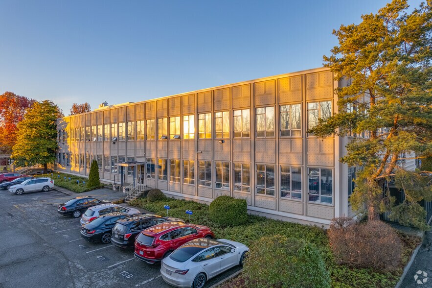 More Photos Of 2250 Boundary Rd, Burnaby Office For Lease