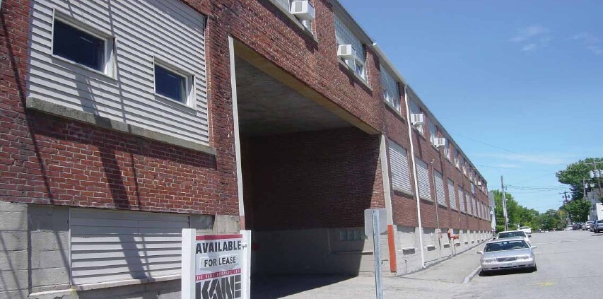 More Photos Of 135 Mcdonough St, Portsmouth Warehouse For Lease