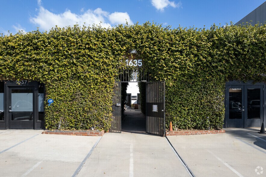 More Photos Of 1635-1637 12th St, Santa Monica Office For Lease