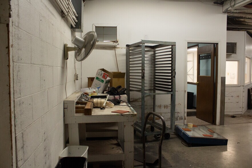 More Photos Of 645 Bellefontaine Ave, Marion Light Distribution For Sale