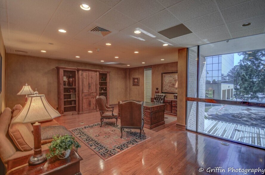 More Photos Of 6009 Financial Plz, Shreveport Office For Sale