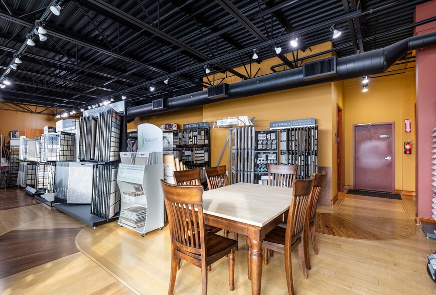 More Photos Of 114 S Findlay St, Seattle Showroom For Sale