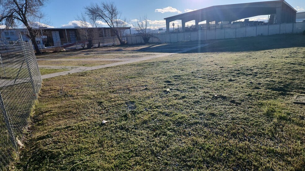 More Photos Of 43805 Division St, Lancaster Storefront For Lease