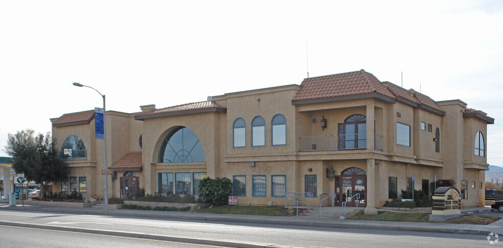 More Photos Of 950 E Palmdale Blvd, Palmdale Loft Creative Space For Sale