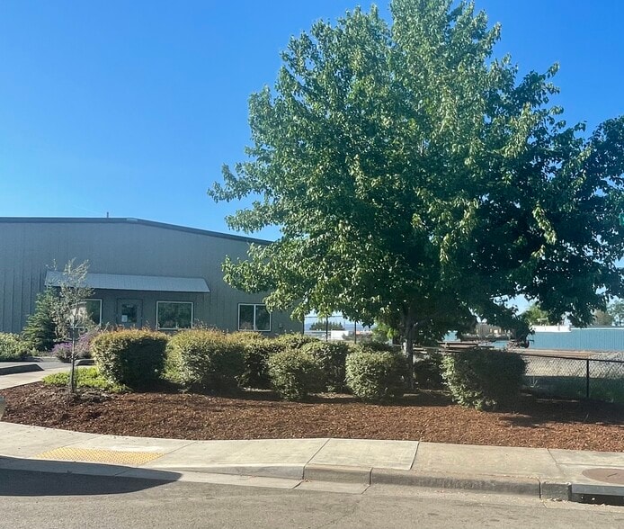 More Photos Of 102 W Clark St, Medford Warehouse For Lease