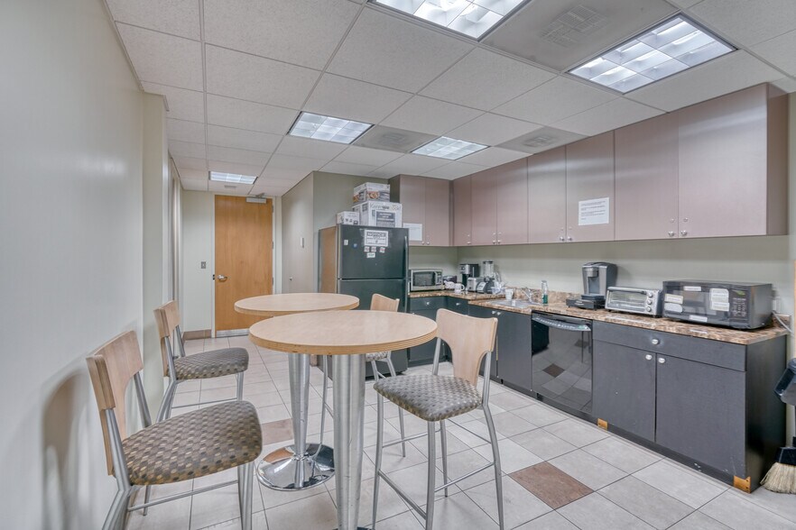 More Photos Of 438 N Frederick Ave, Gaithersburg Medical For Sale