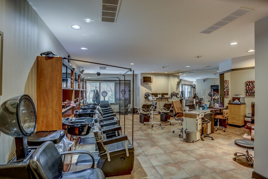 More Photos Of 1086 W Rex Rd, Memphis Freestanding For Sale