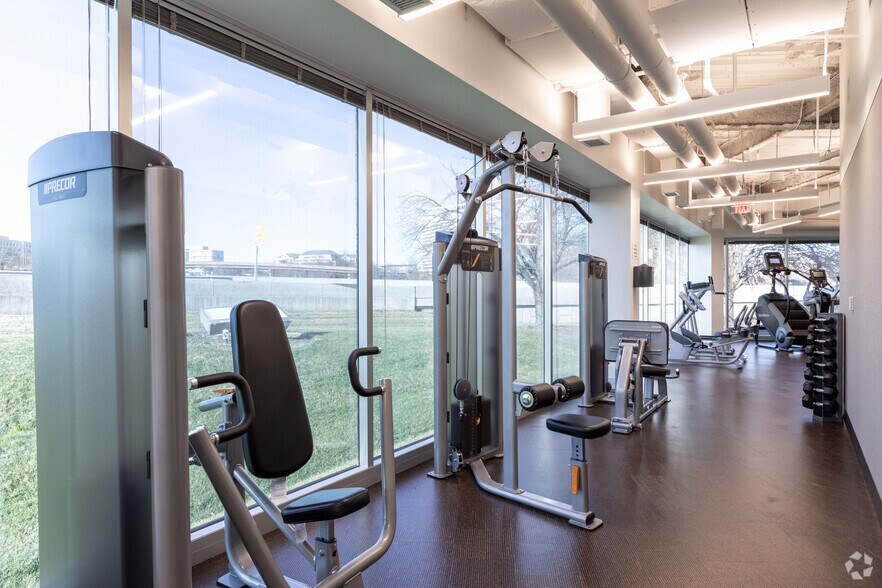 More Photos Of 2000 Corporate Ridge Rd, McLean Office For Lease