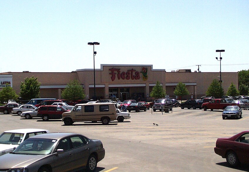 More Photos Of 5334 Ross Ave, Dallas General Retail For Lease