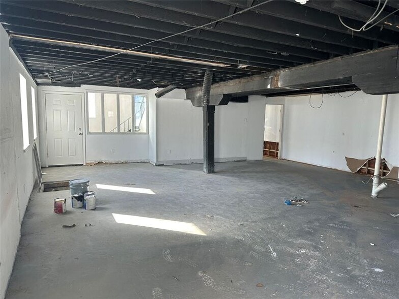 More Photos Of 69206 N Main St, Richmond Storefront Retail Office For Lease