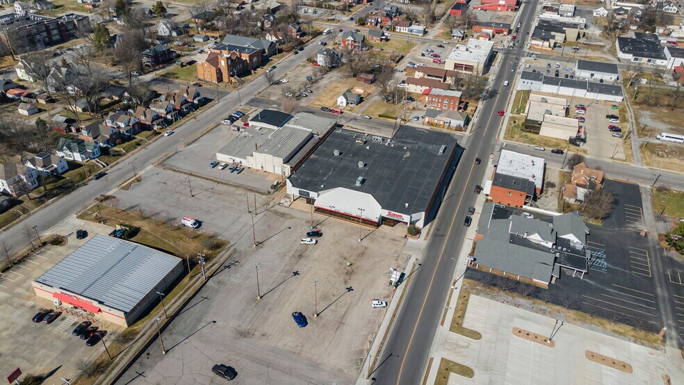 More Photos Of 121 S Sprigg St, Cape Girardeau Supermarket For Sale