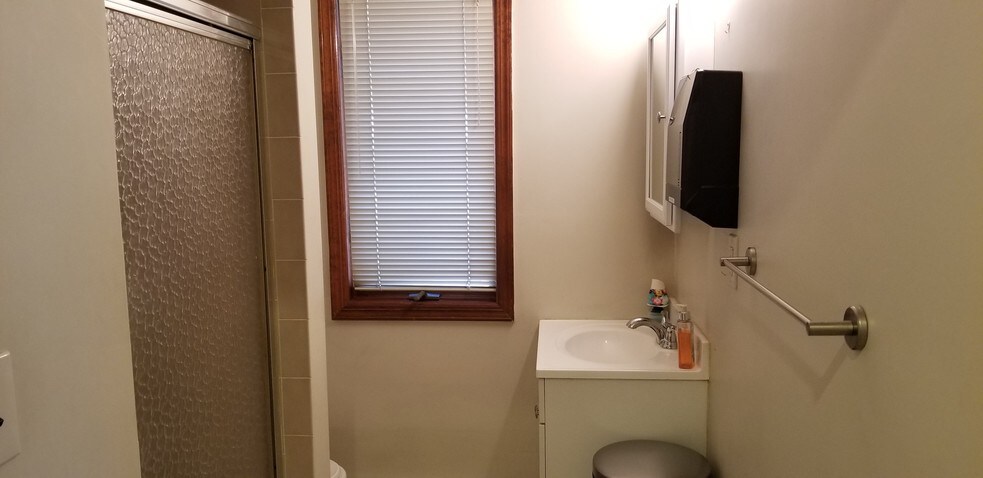 More Photos Of 16 Jefferson St, Hackensack Office Residential For Lease