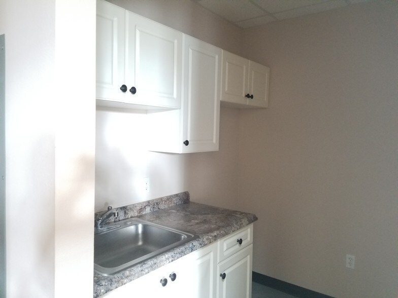 More Photos Of 124 E Miracle Strip Pky, Mary Esther Office For Lease