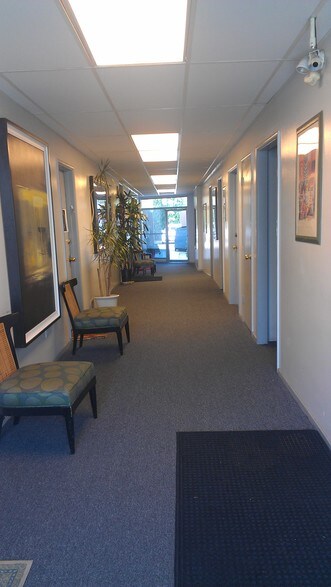 More Photos Of 8350 Melrose Ave, West Hollywood Loft Creative Space For Lease