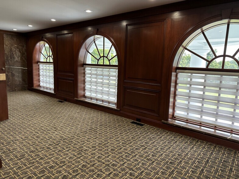 More Photos Of 2605 Burnet Ave, Cincinnati Office For Sale