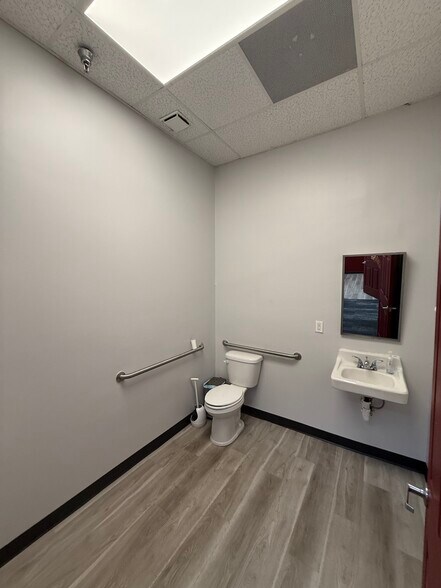 More Photos Of 369 Bill France Blvd, Daytona Beach General Retail For Lease